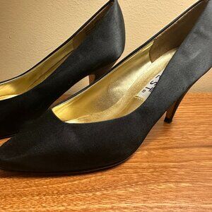 Nine West Black Satin Pumps – Size 8M – Classic Pointed-Toe Heels
